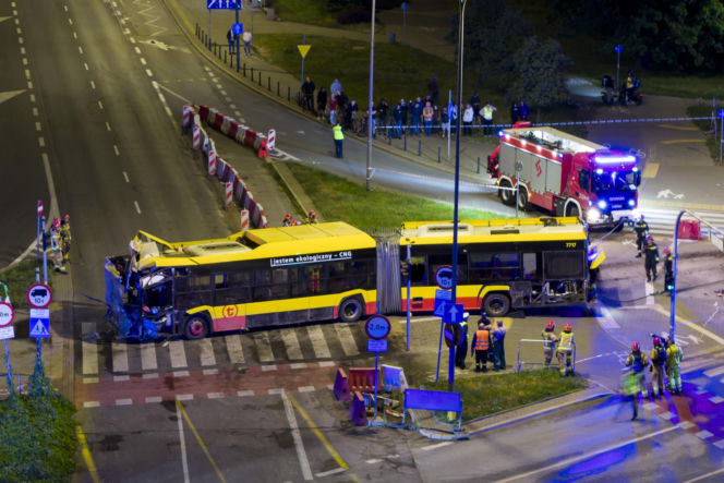 Autobus miejski wjechał w przejście podziemne przy Dworcu Zachodnim