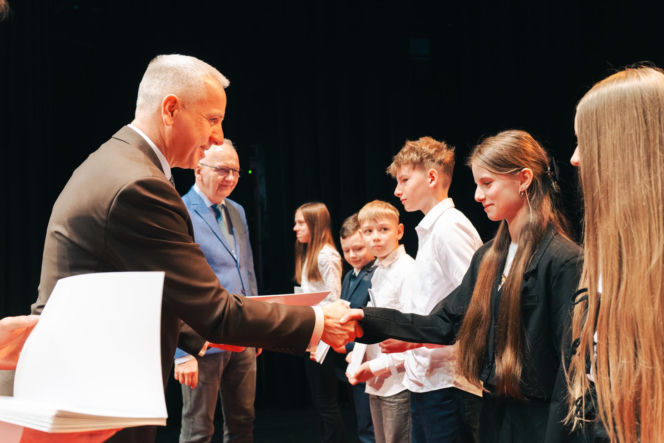 Najzdolniejsi uczniowie odebrali stypendia Prezydenta Miasta Siedlce