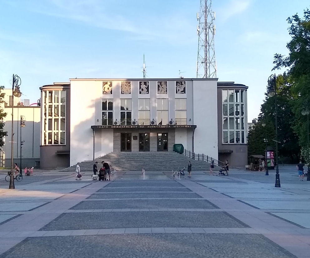 Przegląd teatralny. Zbliża się Kierunek Wschód III