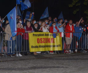 Duda na czele, Trzaskowski zyskuje
