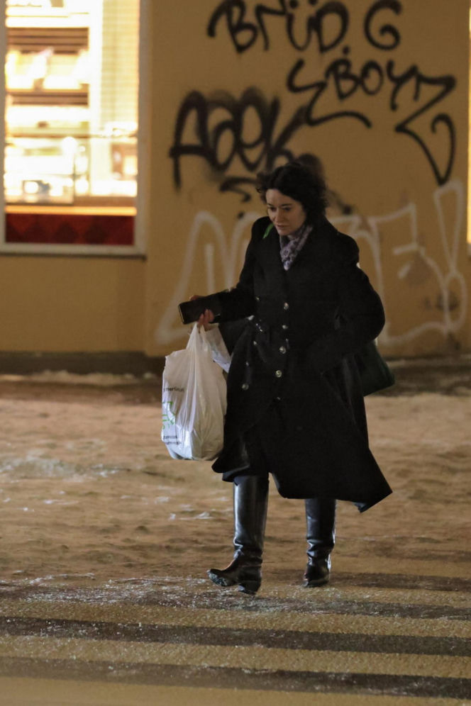 Anna Maria Żukowska buszuje w kwiatach