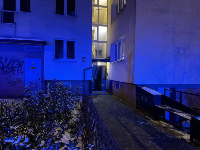 Sąsiedzi zaalarmowali służby. W mieszkaniu znaleziono ciało 7-miesięcznego dziecka. Co tam się stało?!