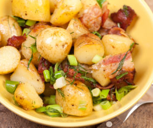 Młode ziemniaki z boczkiem i parmezanem