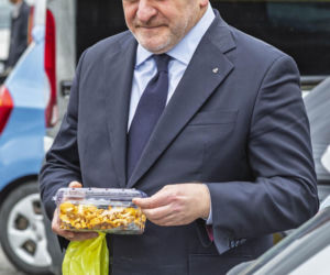 Paweł Kowal na targu