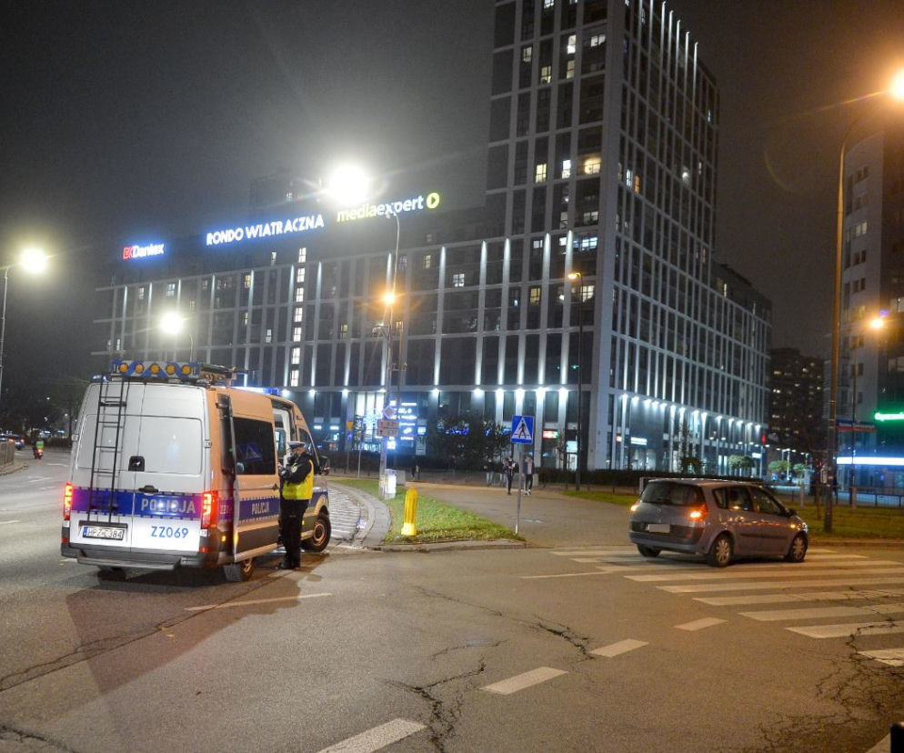 Groza na rondzie Wiatraczna! Kilka osób rannych po gwałtownym hamowaniu autobusu
