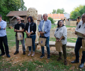 Węgorzewo: Niezwykłe ławki w formie rzeźb wkrótce ozdobią gminę