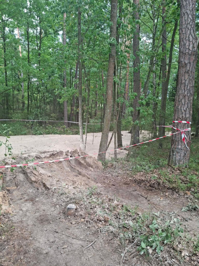 Tajemnicza maź zalała las pod Starachowicami. Policja i leśnicy badają sprawę