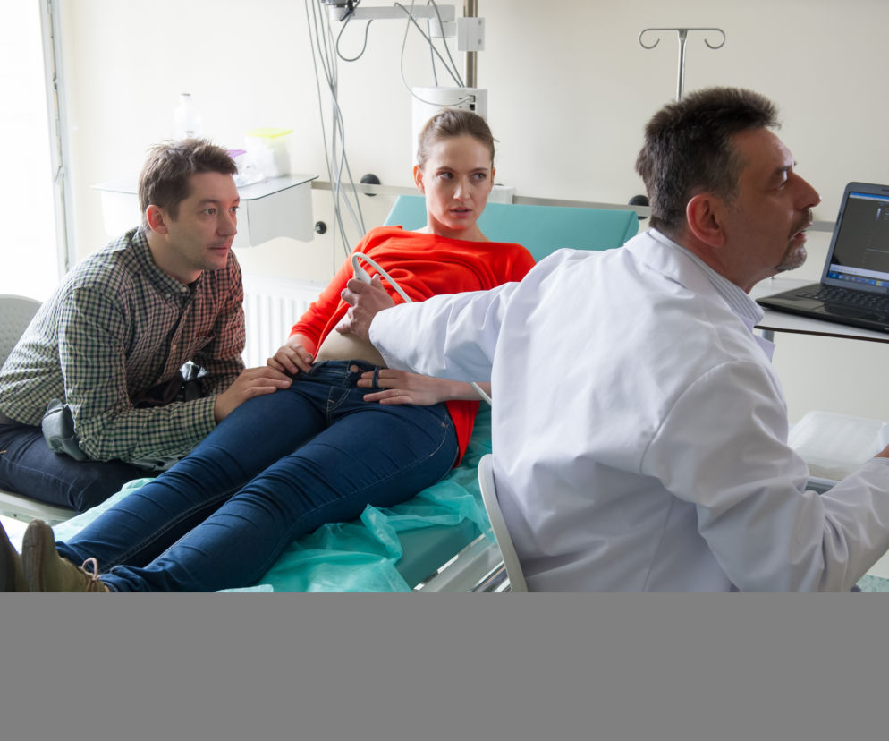 Na Wspólnej odcinek 2127, Joanna (Anna Cieślak), Bogdan Berg (Wojciech Brzeziński), doktor Godlewski(Artur Dziurman)