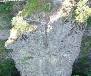 Niesamowity most linowy TYLKO DLA ODWAŻNYCH