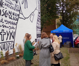 Nowy mural w Krakowie na cześć Andrzeja Wajdy. Żona reżysera nie kryje zachwytu