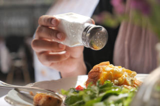 Nadmiar soli groźniejszy niż myślisz! Polscy badacze ujawniają ukryte zagrożenia