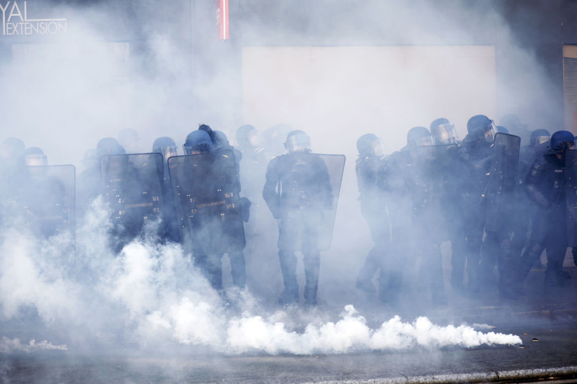 Protesty we Francji. Kilkunastu policjantów rannych