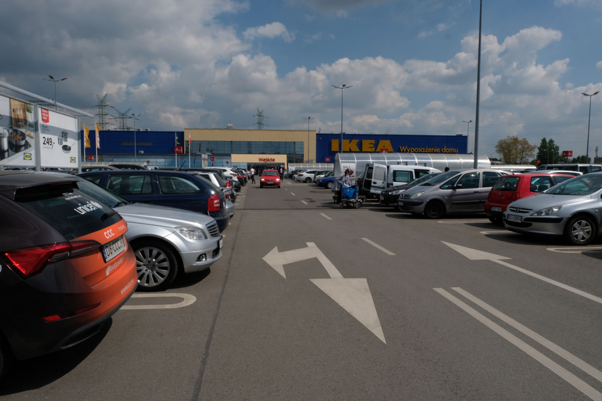 GIGANTYCZNE kolejki pod Ikeą w Katowicach [ZDJĘCIA]