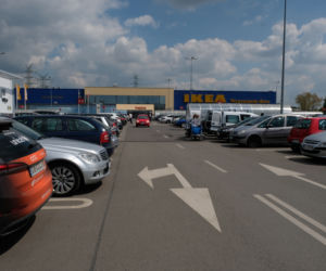 GIGANTYCZNE kolejki pod Ikeą w Katowicach [ZDJĘCIA]