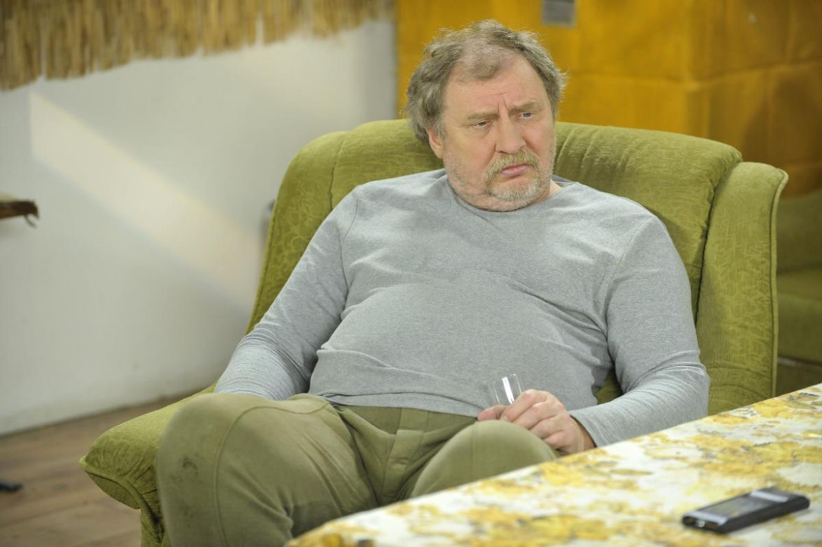 Andrzej Grabowski tak zachowywał się na planie serialu Świat według Kiepskich. Praca nie była łatwa!