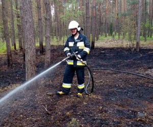 Walczyli z pożarem dwa dni! W akcji gaśniczej strażakom pomagali mieszkańcy!
