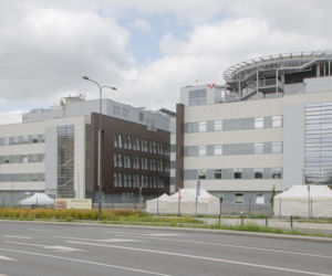 Skandal w Szpitalu Południowym. Urządzili siłownię zamiast izolatki dla pacjentów