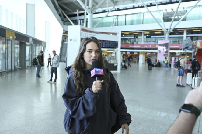Alicja Szemplińska z fanami na lotnisku przed Eurowizją 2026