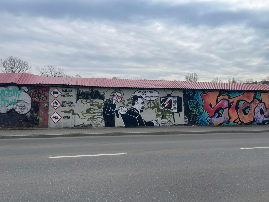 Autor muralu pyta "Co jest nie tak z Krakowem?" Prezydent Majchrowski odpowiada