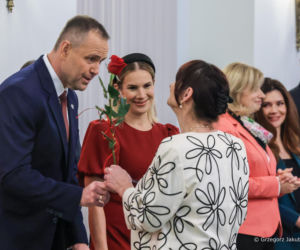 Marta Nawrocka w czerwieni