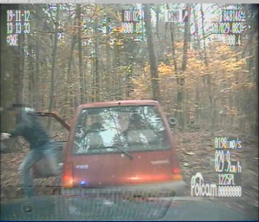 Uciekał przed policją z dzieckiem i ciężarną żoną