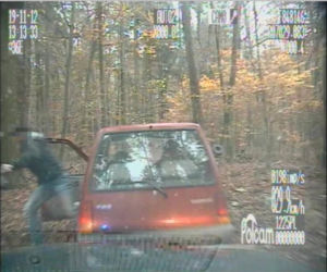Uciekał przed policją z dzieckiem i ciężarną żoną
