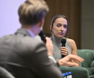 Iga Świątek i Daria Abramowicz na konferencji