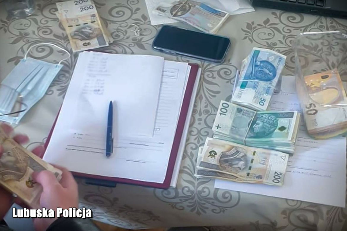 Akcja policji w mieszkaniu w Gorzowie. Zatrzymany ukrywał mnóstwo skarbów