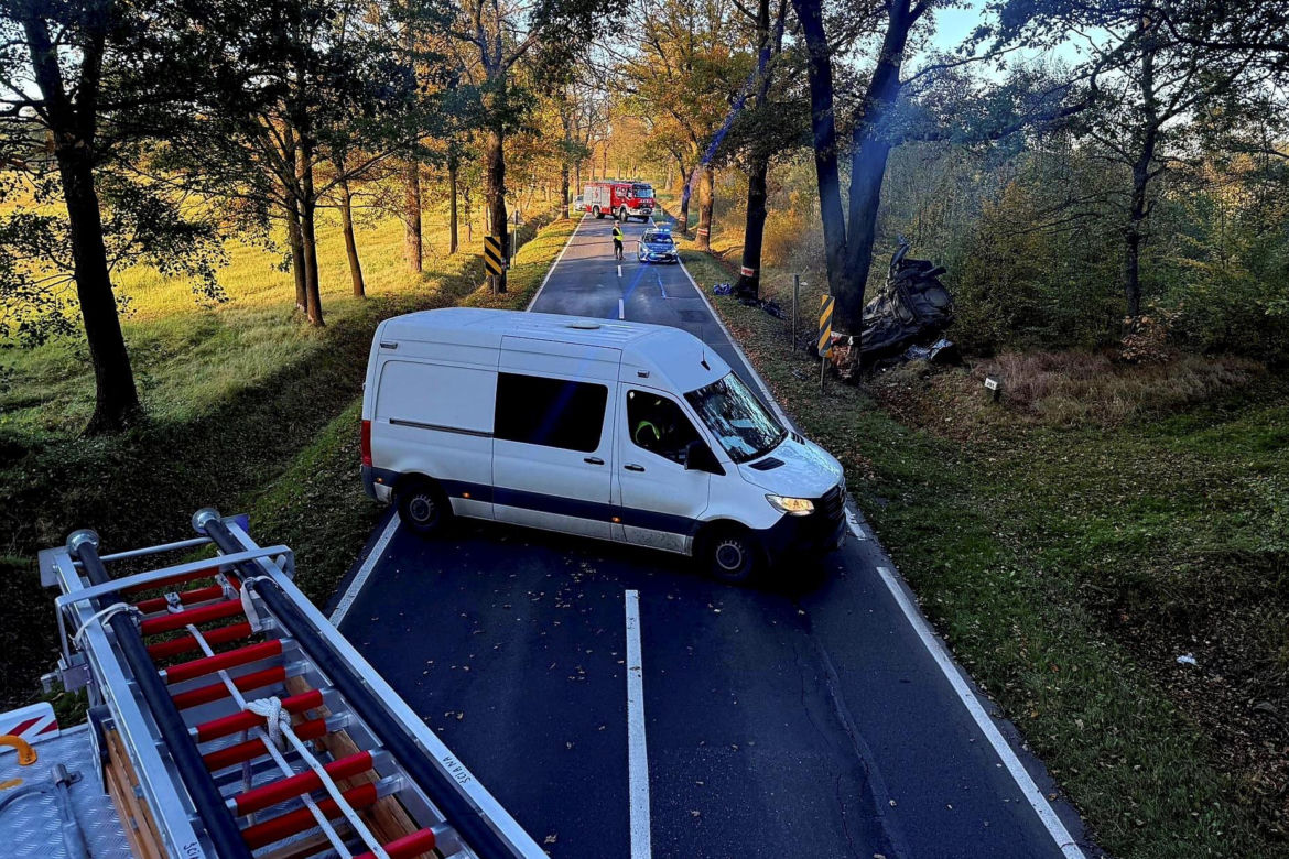 Śmiertelny wypadek pod Polkowicami. Nie żyje kierowca audi [ZDJĘCIA]