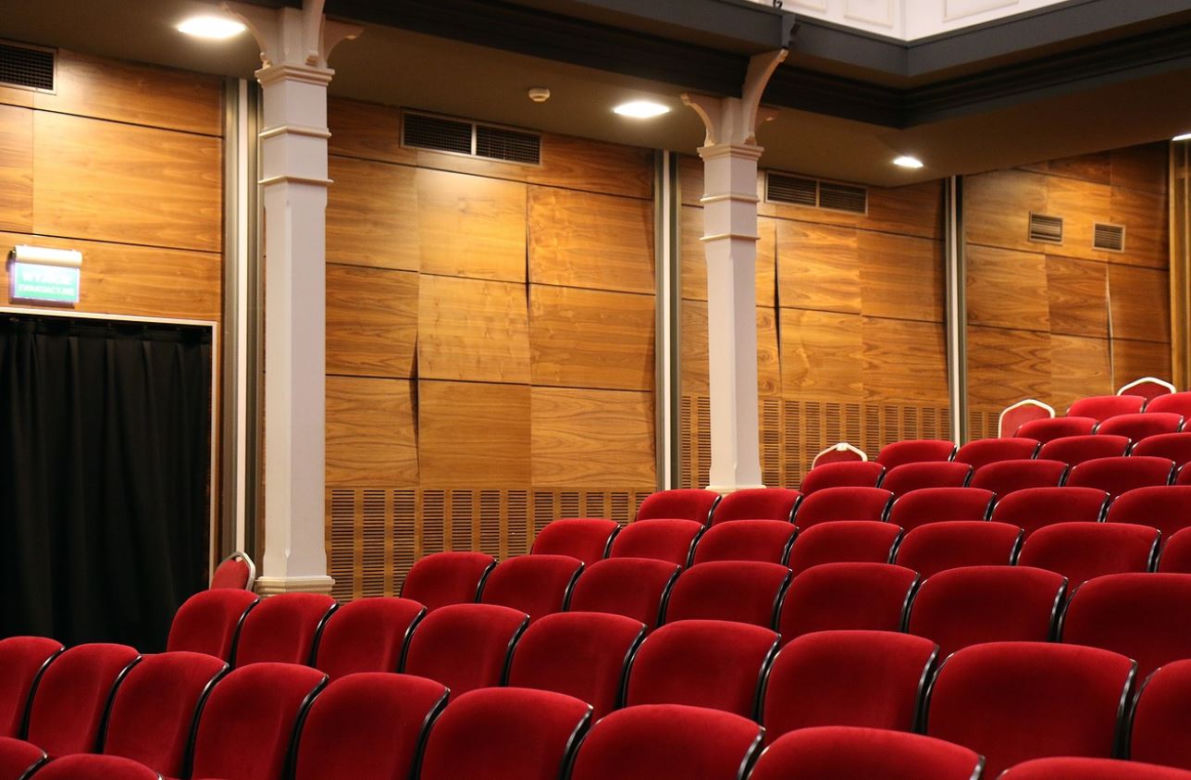 Kina, teatry, opery