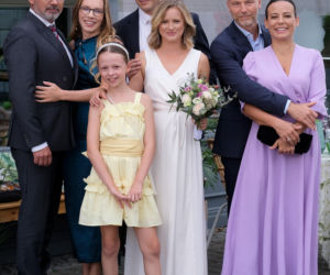 M jak miłość odc. 1903. Dima (Pszeniczny Michaił), Julia (Marta Chodorowska), Nadia (Mira Fareniuk), Magda (Anna Mucha), Sylwia (Hanna Turnau), Werner (Jacek Kopczyński), Budzyński (Krystian Wieczorek)