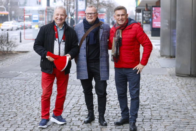 Sportowcy i aktorzy pod siedzibą TVN