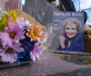 Agent legendarnej aktorki ujawnił przyczynę jej śmierci. Wiemy, czy była zaszczepiona