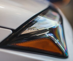 Lexus UX już w polskich salonach