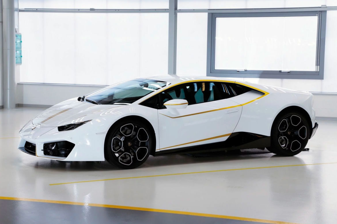 Papież sprzedaje swoje Lambo