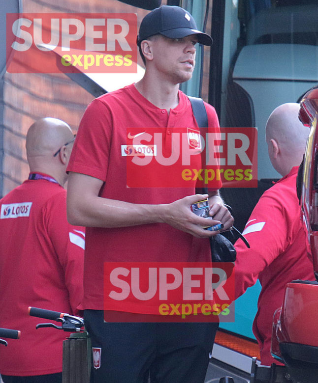Wojciech Szczęsny z papierosem w ustach przed meczem Polska - Hiszpania