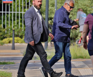 Aleksander Kwaśniewski u fryzjera