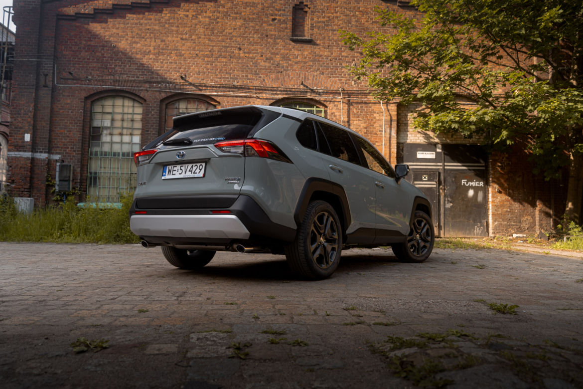 Toyota RAV4 Adventure Hybrid Dynamic Force 222 KM i-AWD e-CVT