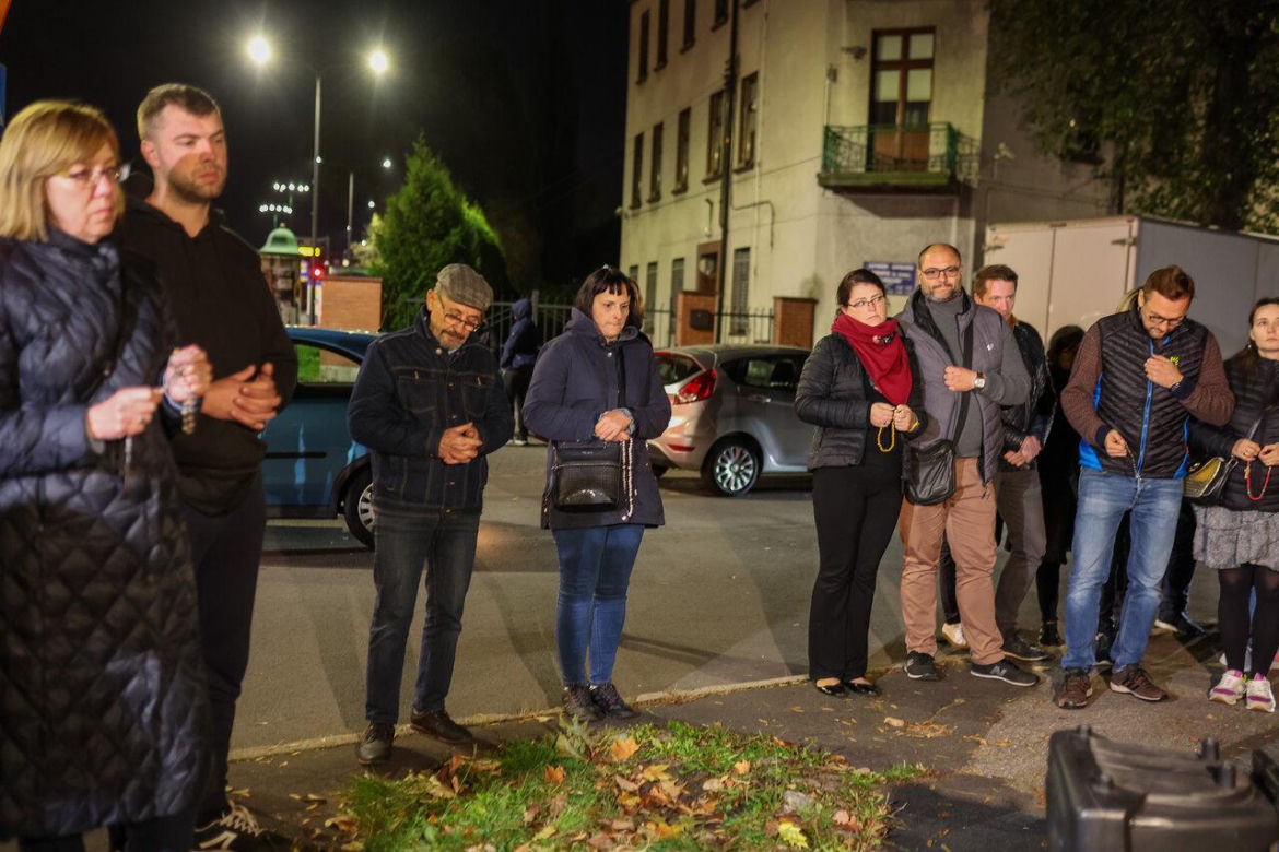 Wierni protestowali pod diecezją sosnowiecką. "To zgorszenie osłabia naszą wiarę"