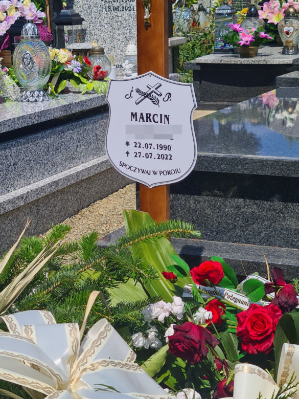 Druh OSP w Gogołowie zginął tragicznie. Morze kwiatów na grobie [GALERIA]