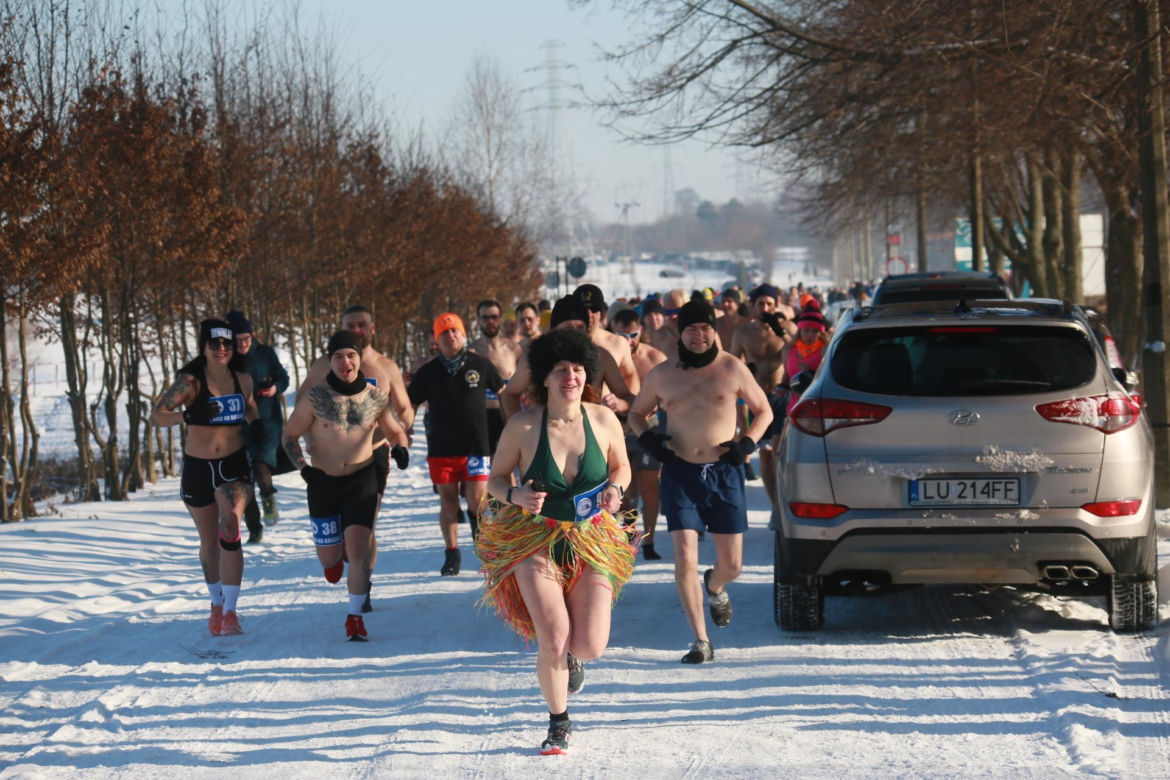„Im mniej ubrań tym lepiej” Nad Zalewem Zembrzyckim w Lublinie odbył się „bieg na golasa”! 
