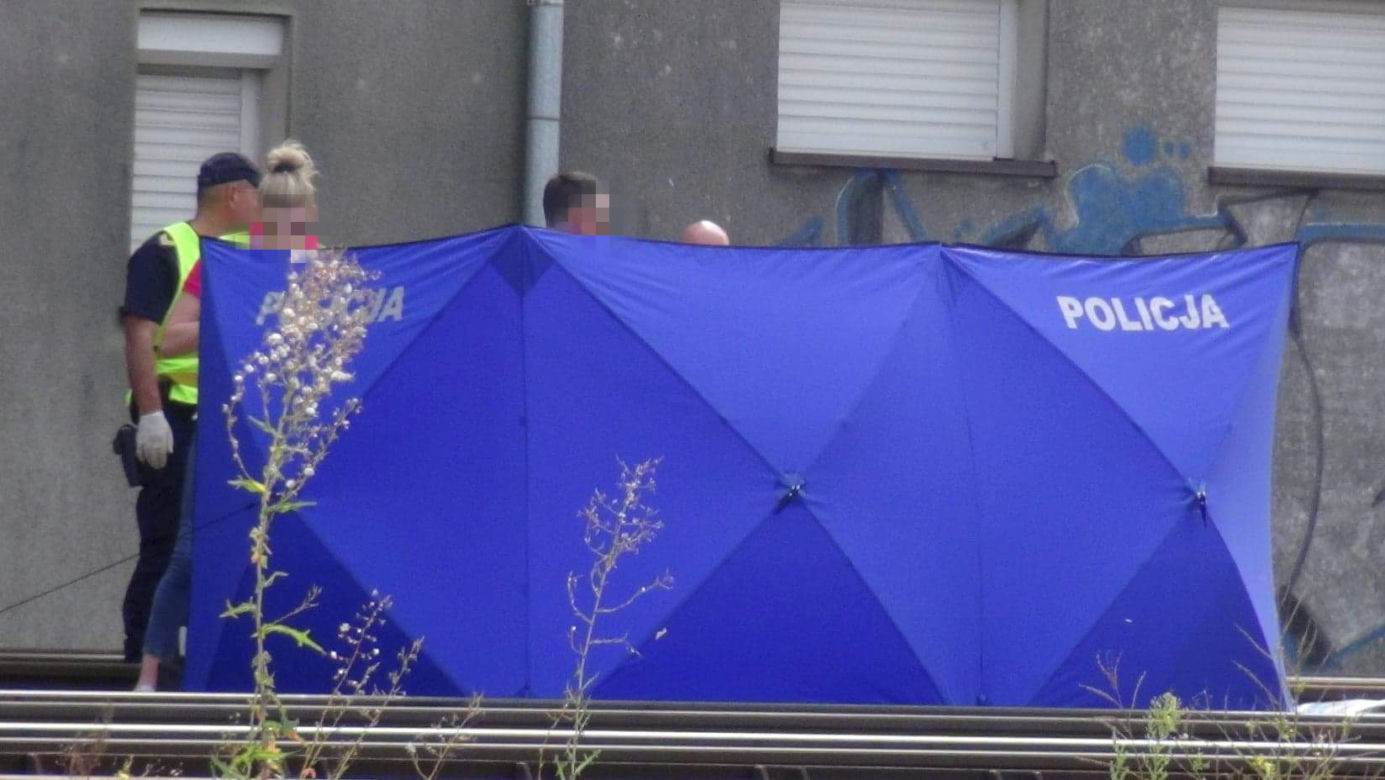 Makabra na torach w Nowym Dworze Mazowieckim. Pociąg potrącił dwie kobiety, 21-latka nie żyje