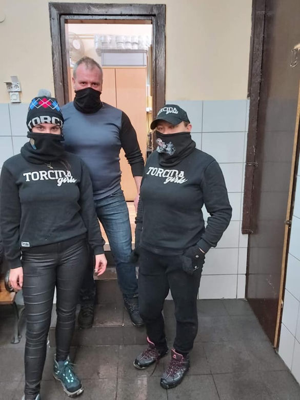 Nie mogą chodzić na mecze, ale wciąż zajmują się pomaganiem. Dziewczyny z Torcida Girls tym razem wsparły ogrzewalnę dla bezdomnych [ZDJĘCIA]