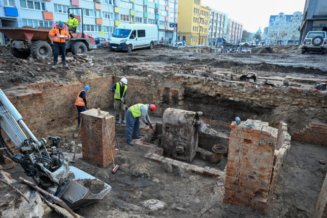 W piwnicy przedwojennej kamienicy znaleziono maszynę do palenia kawy