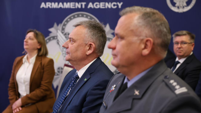 Kleszcze i terminale satelitarne dla armii. Sprzęt za 3 mld zł z polskich firm