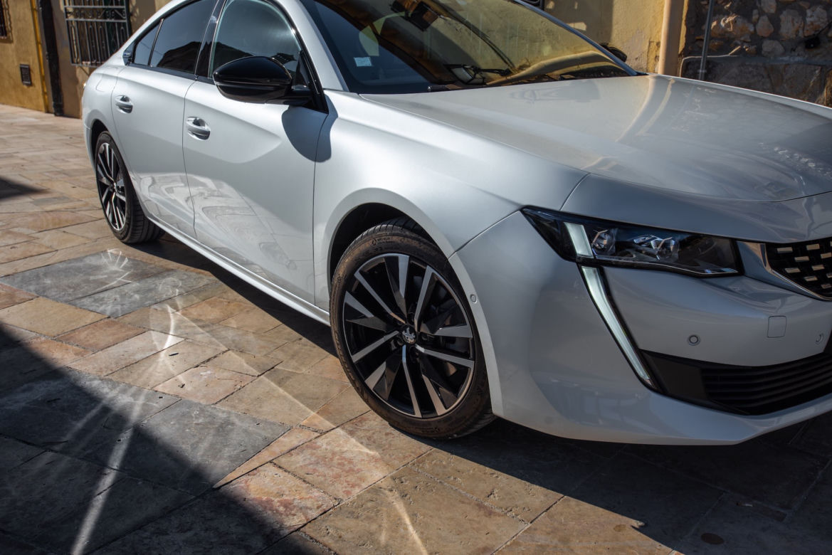 Peugeot 508 Hybrid i Peugeot 3008 Hybrid4