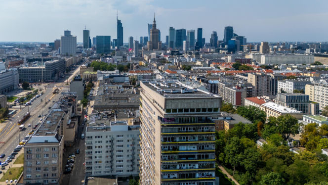 Młotek przy ul. Smolnej 8 w Warszawie