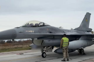 Miesiąc grozy na niebie. Ukraińskie F-16 były bez amunicji