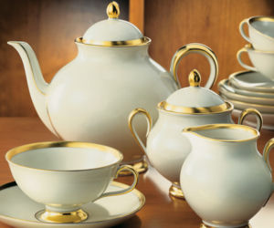 Porcelana Furstenberg. XX-wieczny klasyk: elegancki kremowy serwis Furstin (Księżna). 