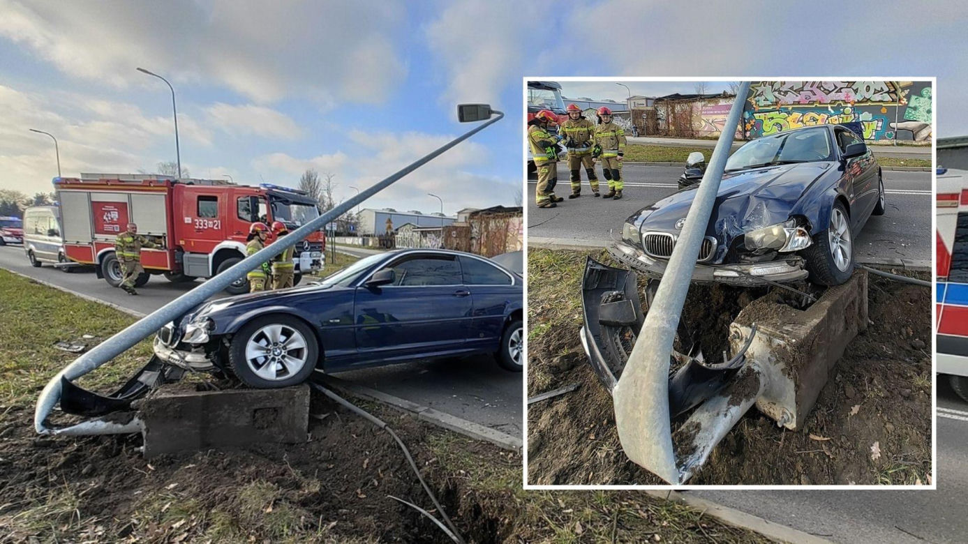 Radom: 24-latek zjechał z drogi i huknął w słup. Uliczna latarnia zgięła się w pół i runęła na bmw!